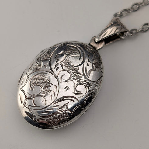 Vintage Sterling Silver Oval Locket Pendant 4.3g with Necklace